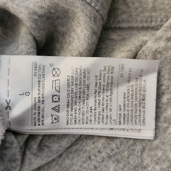 Gap gray long sleeve boatneck t-shirt, size large - Picture 3 of 3